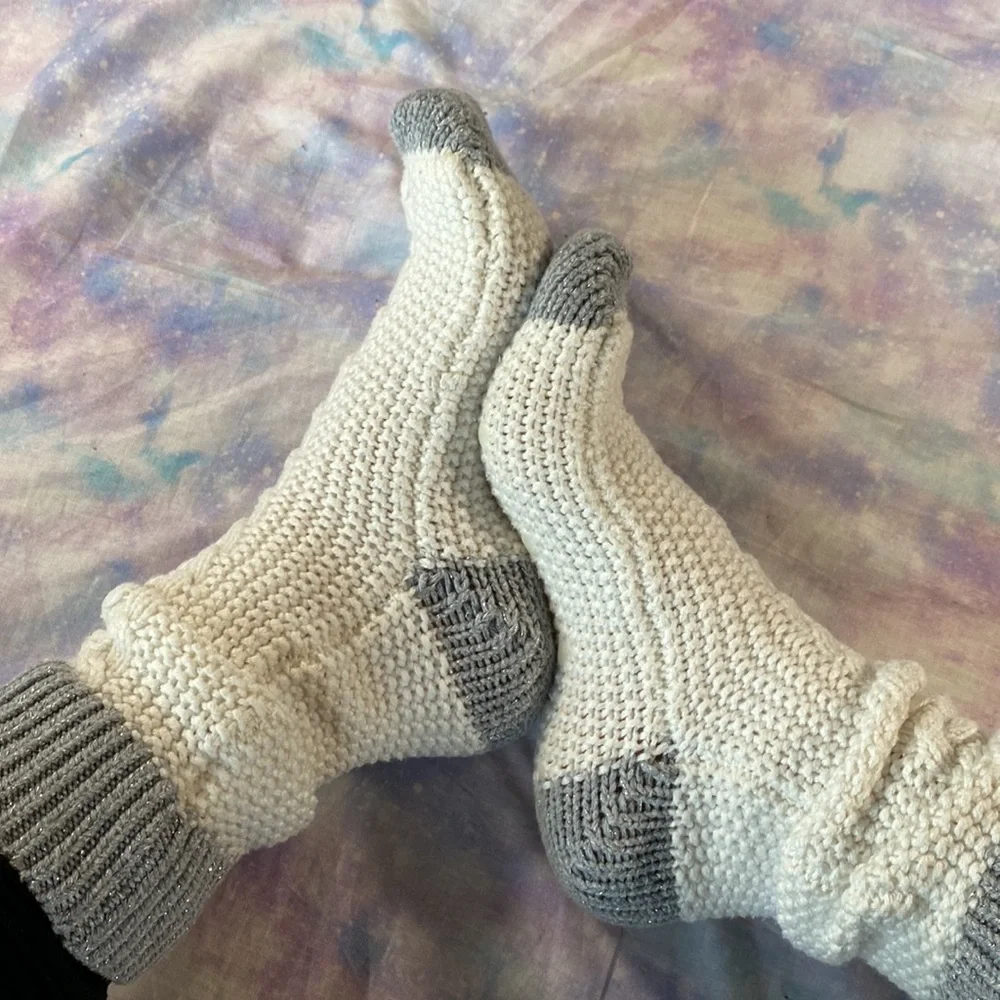 VS • Cashmere Blend Pom Pom Slipper Socks size M/L